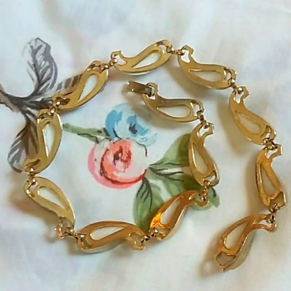 Vintage Gold & white necklace - Picture 4 of 8